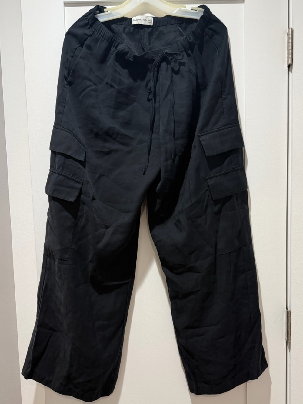 Abercrombie lightweight Black Cargo Wide-Leg women’s drawstring pant